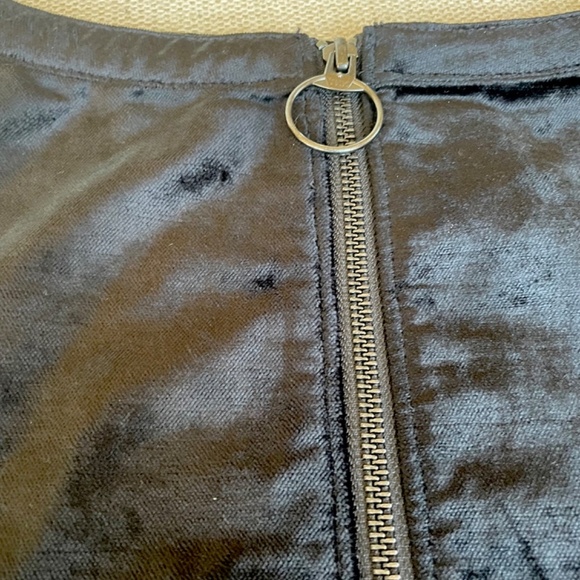 Free People A-line Black‎ Velvet Zip Front Mini Skirt size 2 - Picture 9 of 10